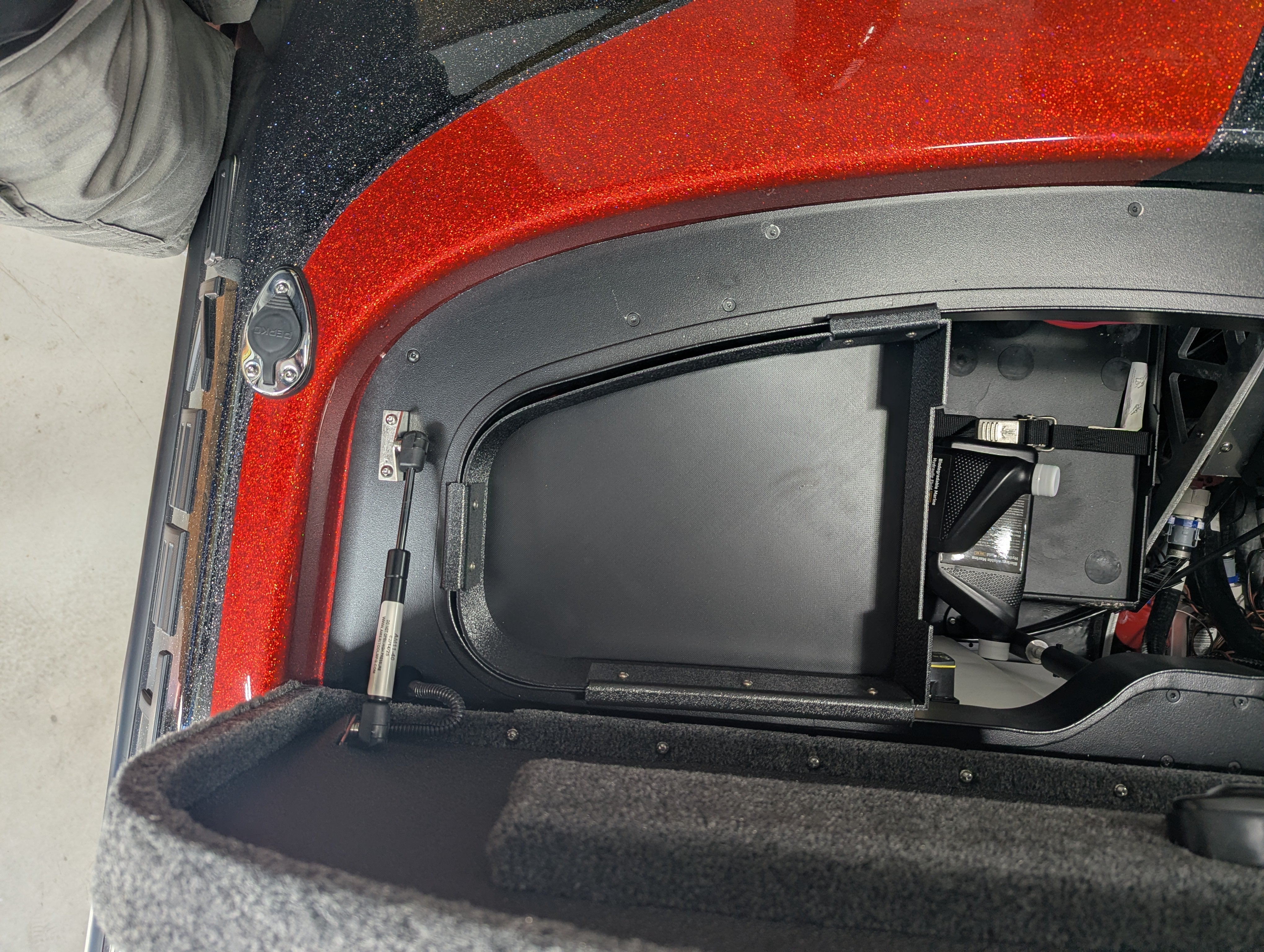 NPDSK0086 Skeeter® 2020-CURRENT FXR/2021-CURRENT ZXR BATTERY COMPARTMENT CORNER TRAY