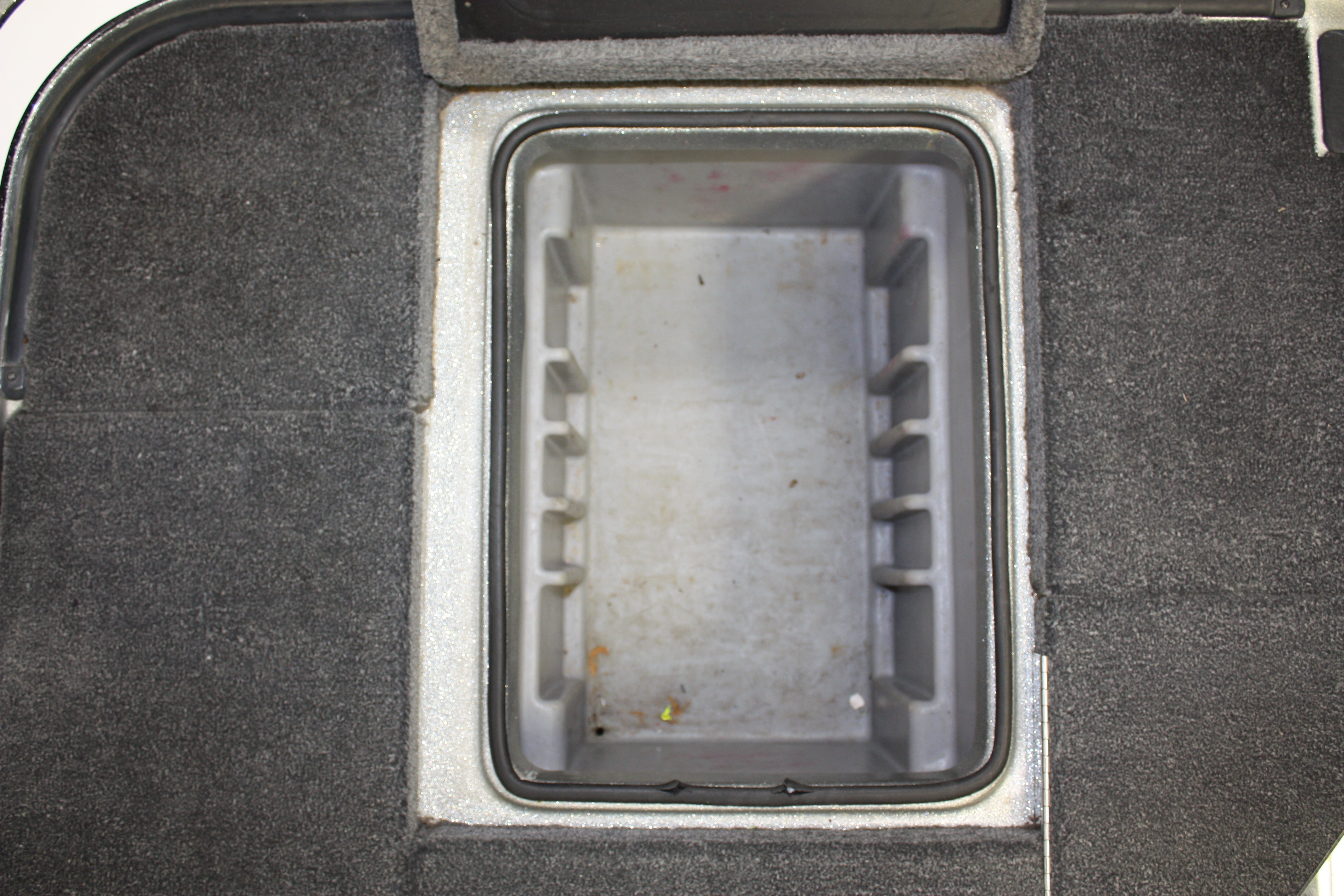 NPDTR0003 2012 TRITON 20XS REAR COMPARTMENT