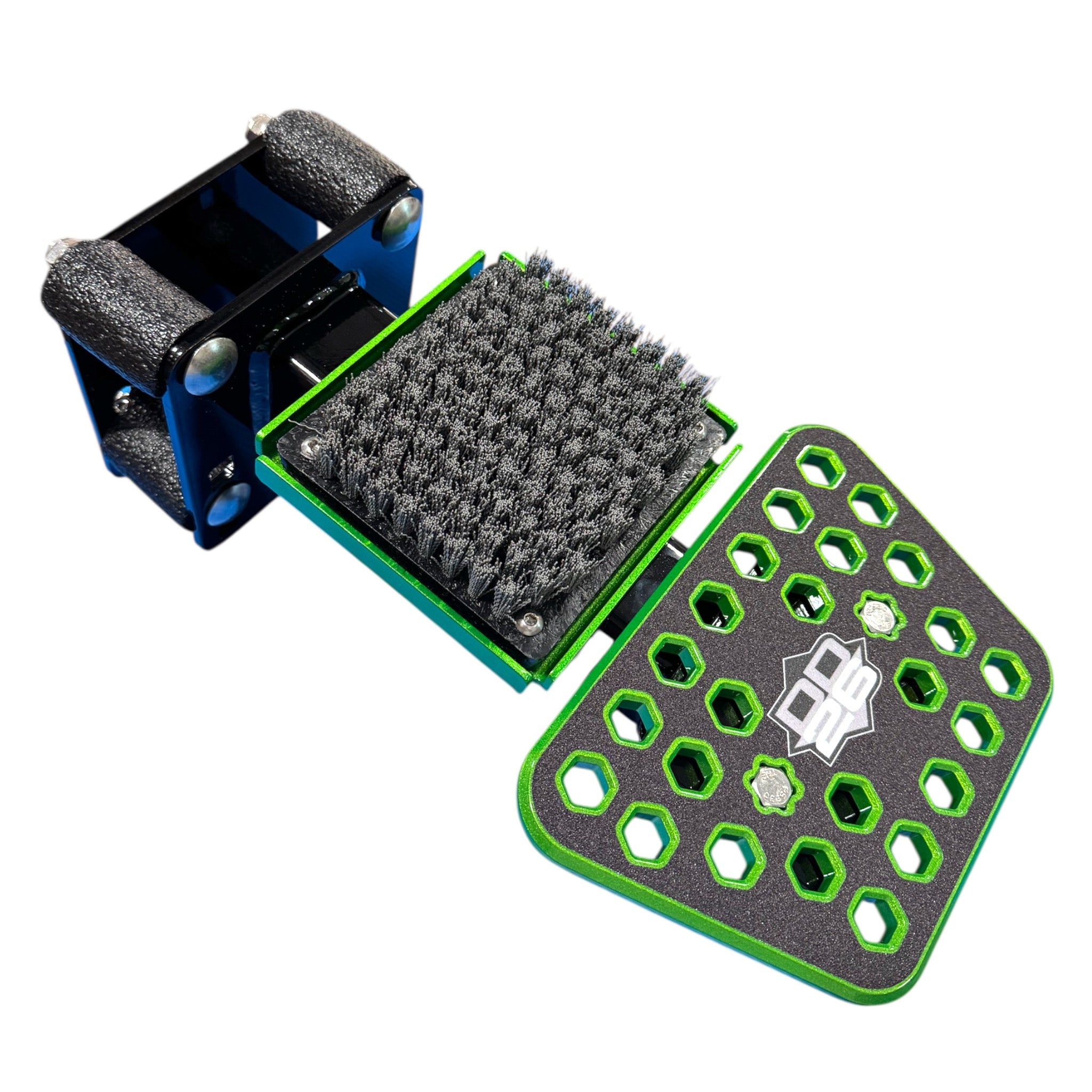 DD26 Fishing Access STEPXL with Mean Clean Kick Brush