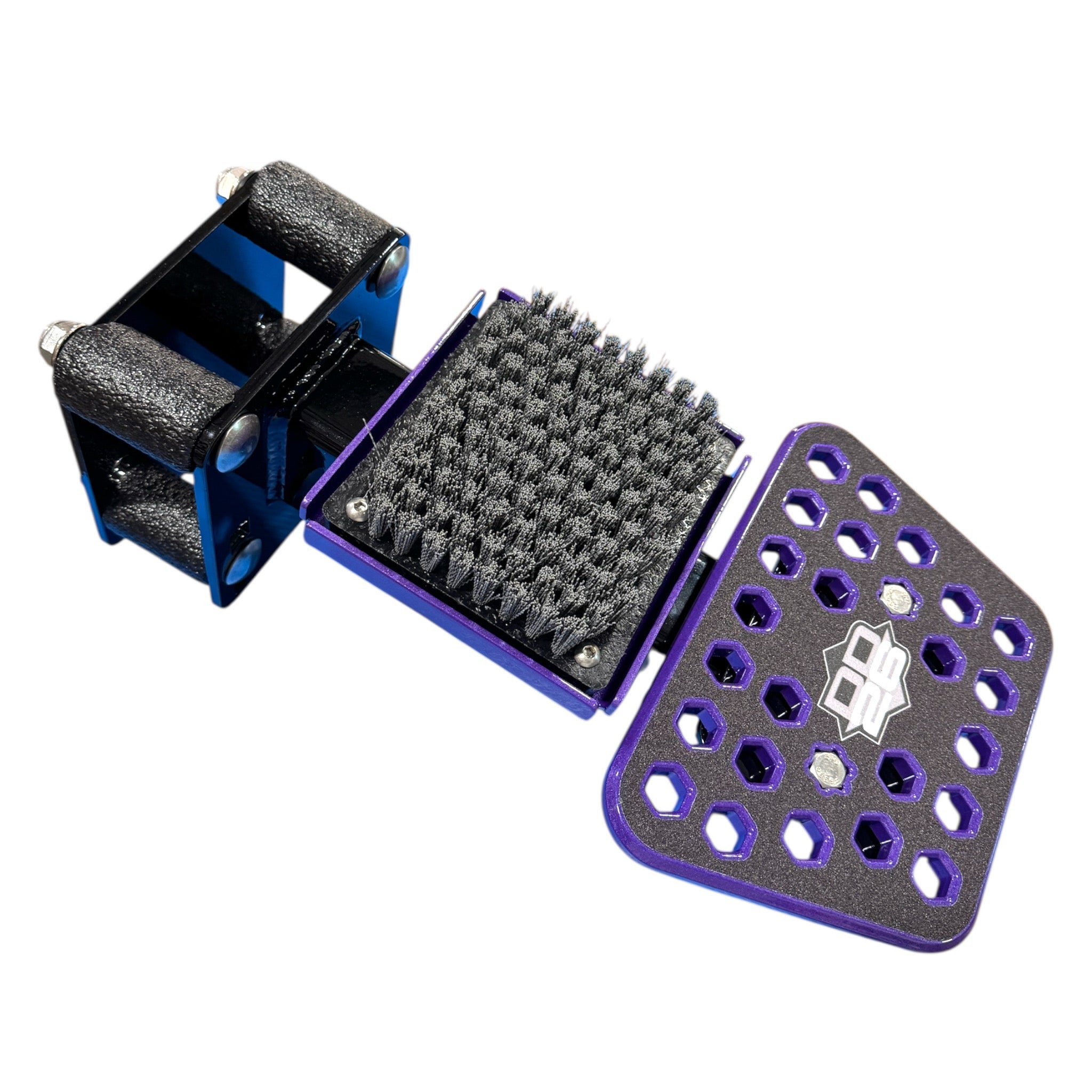 DD26 Fishing Access STEPXL with Mean Clean Kick Brush