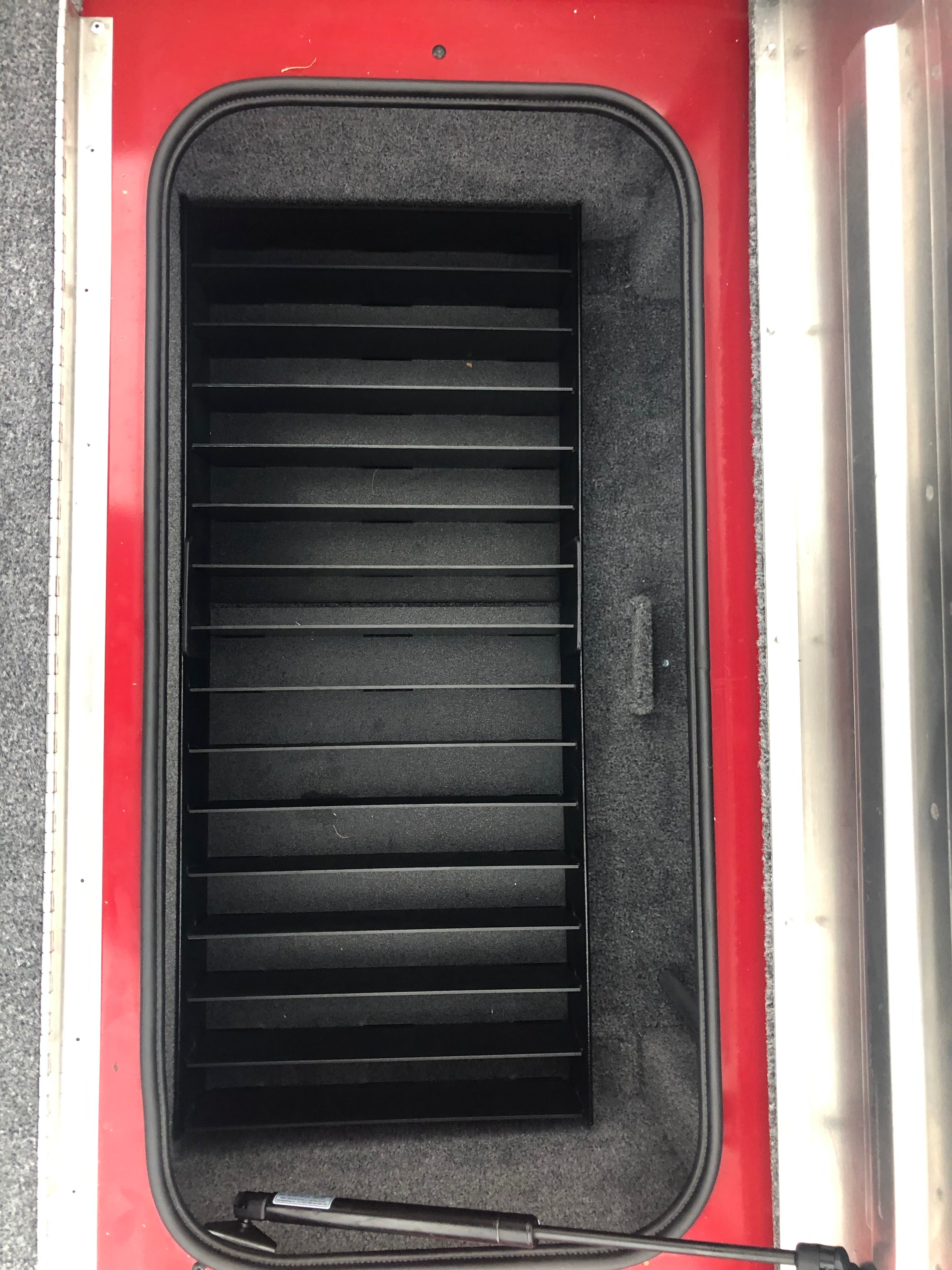 NPDTRAC0001 2022 TRACKER PRO 195 CENTER COMPARTMENT PLANO TRAY/SOFT PLASTICS