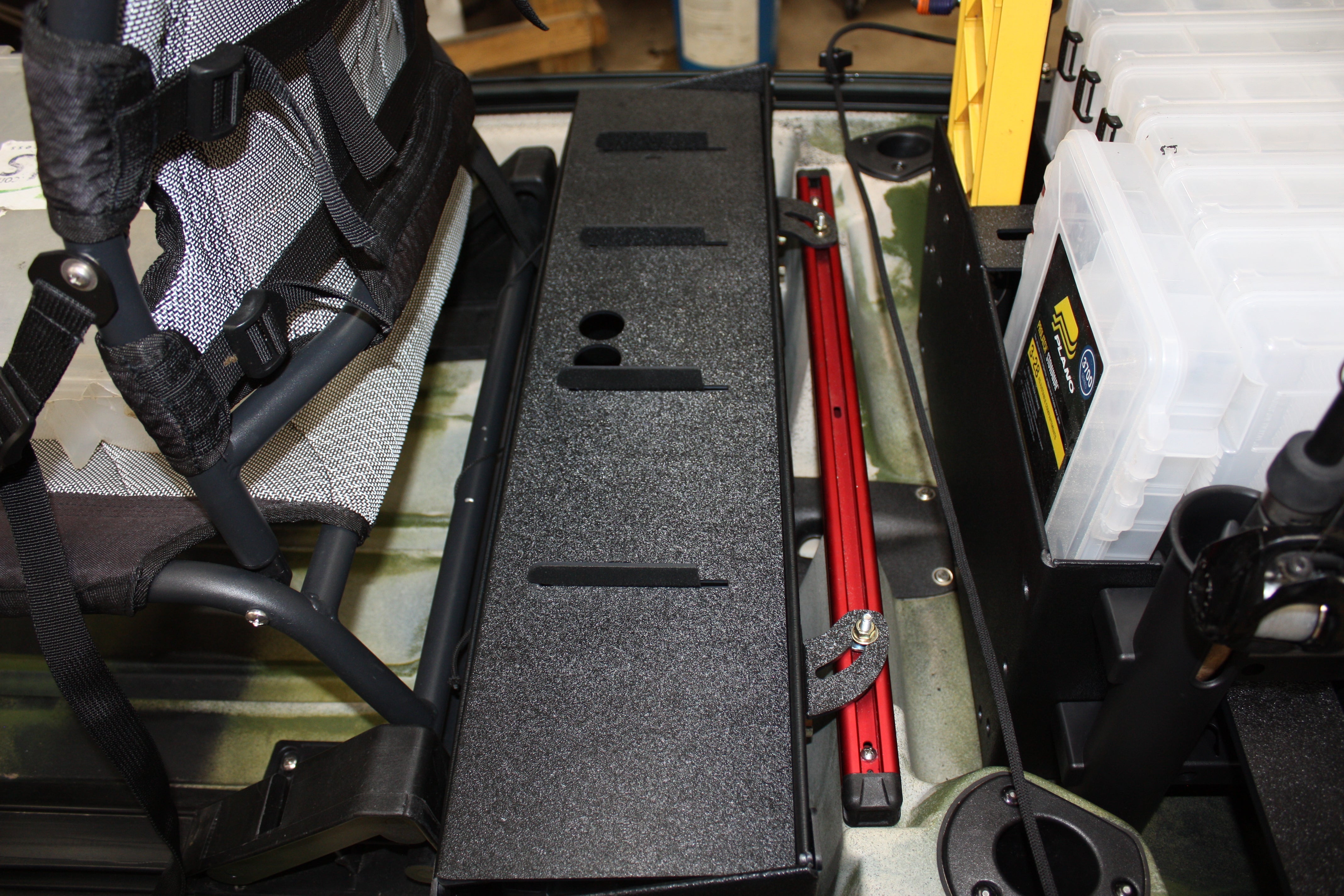 npdjkk0002-2023-jackson-kayak-knarr-soft-plastics-tray-w-dye-holder-and-bait-rack