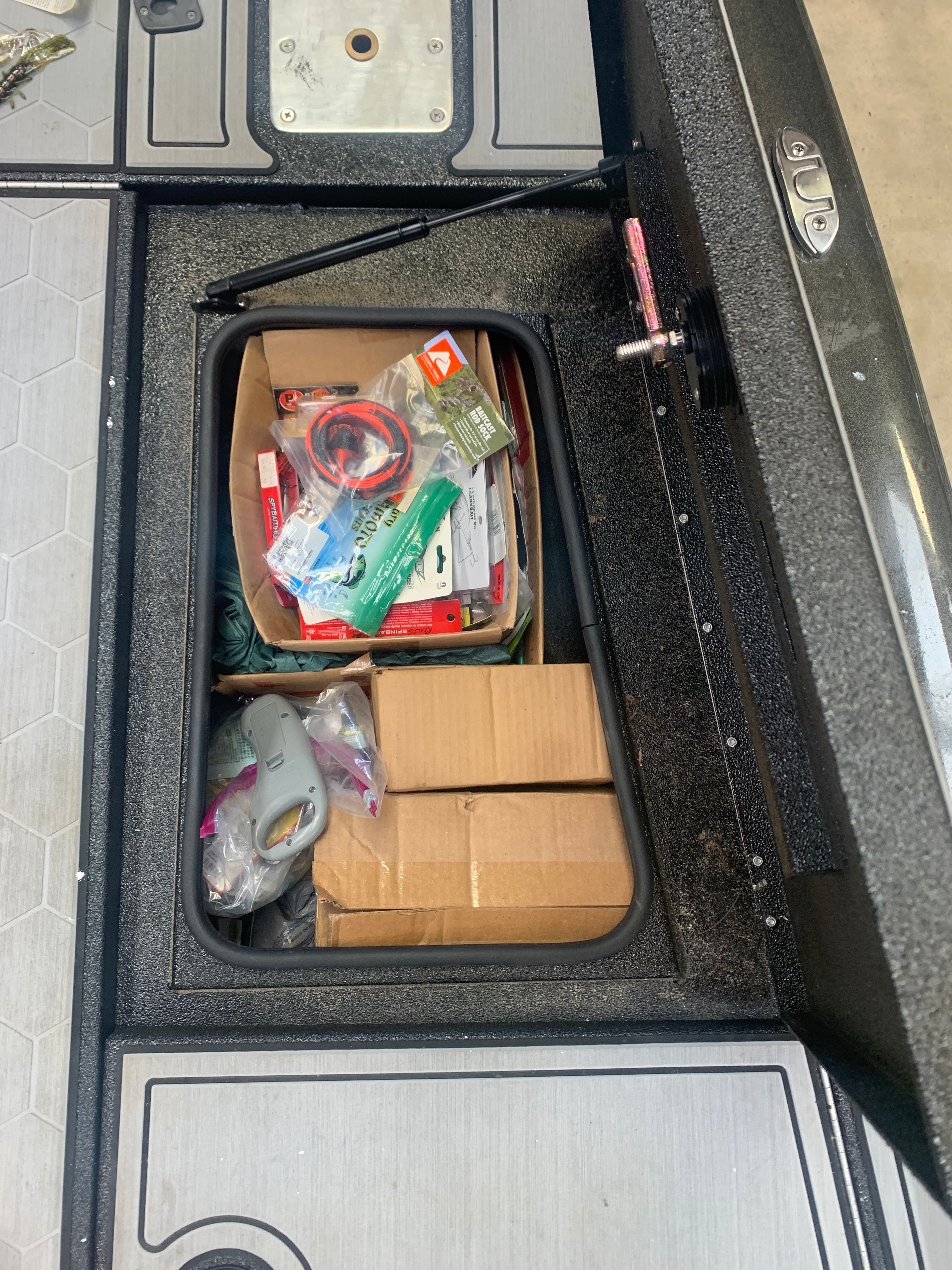 NPDAVD0002 AVID 2022 20XB STARBOARD STORAGE COMPARTMENT