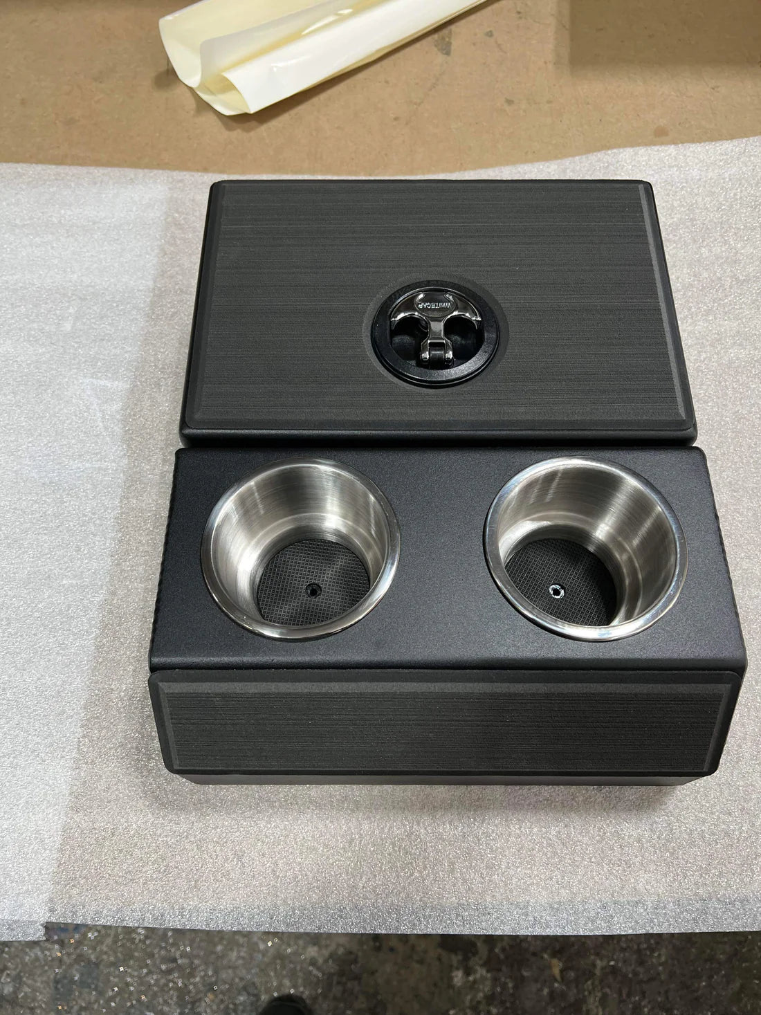 BassBoatWired Center Storage Console with Dry Hatch