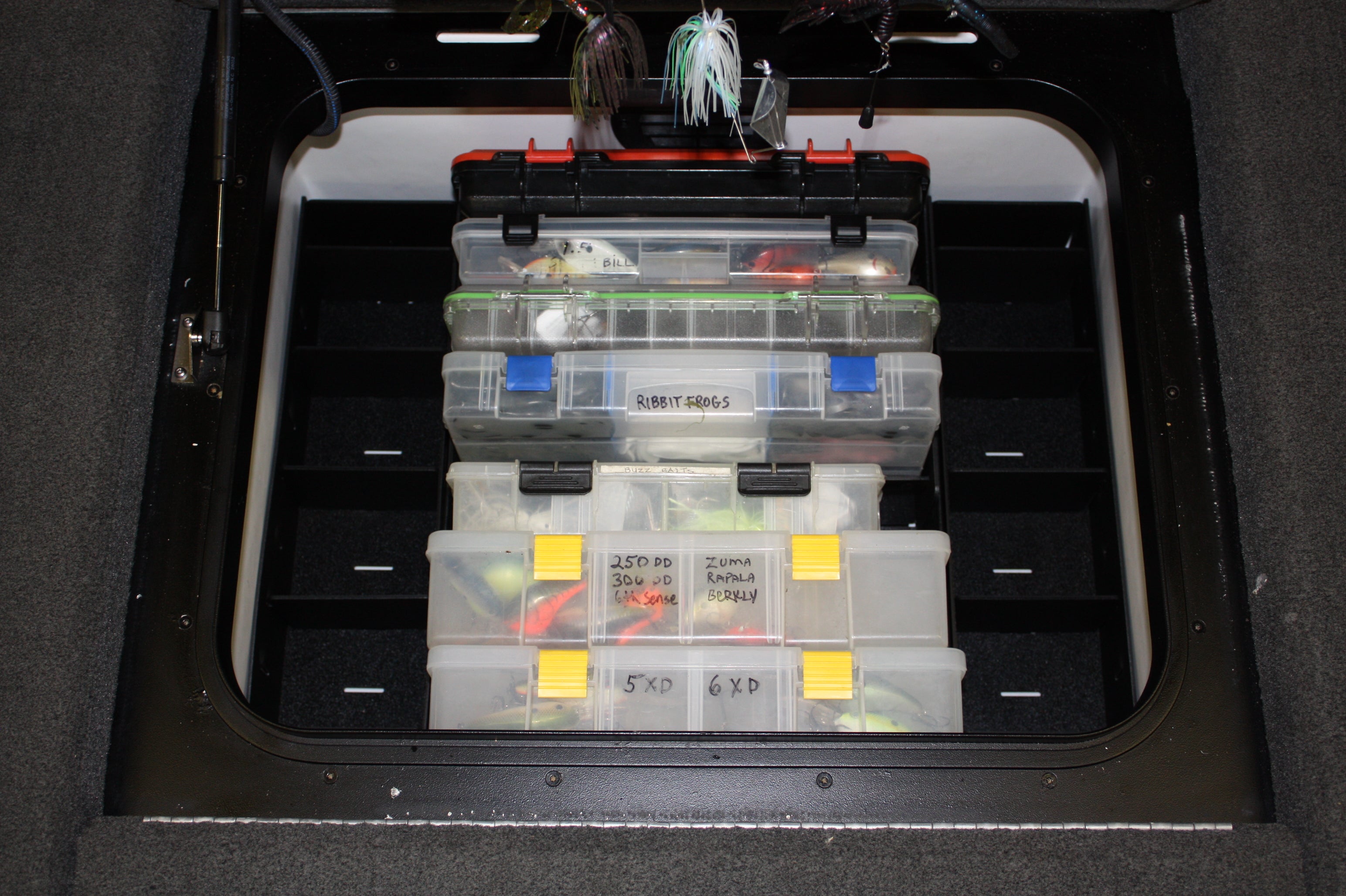 NPDSK0011 Skeeter® 2010 ZX225,2012-14 ZX20/21,2014-2016 FX21/2011 FX FRONT COMPARTMENT 1 TRAY SYSTEM