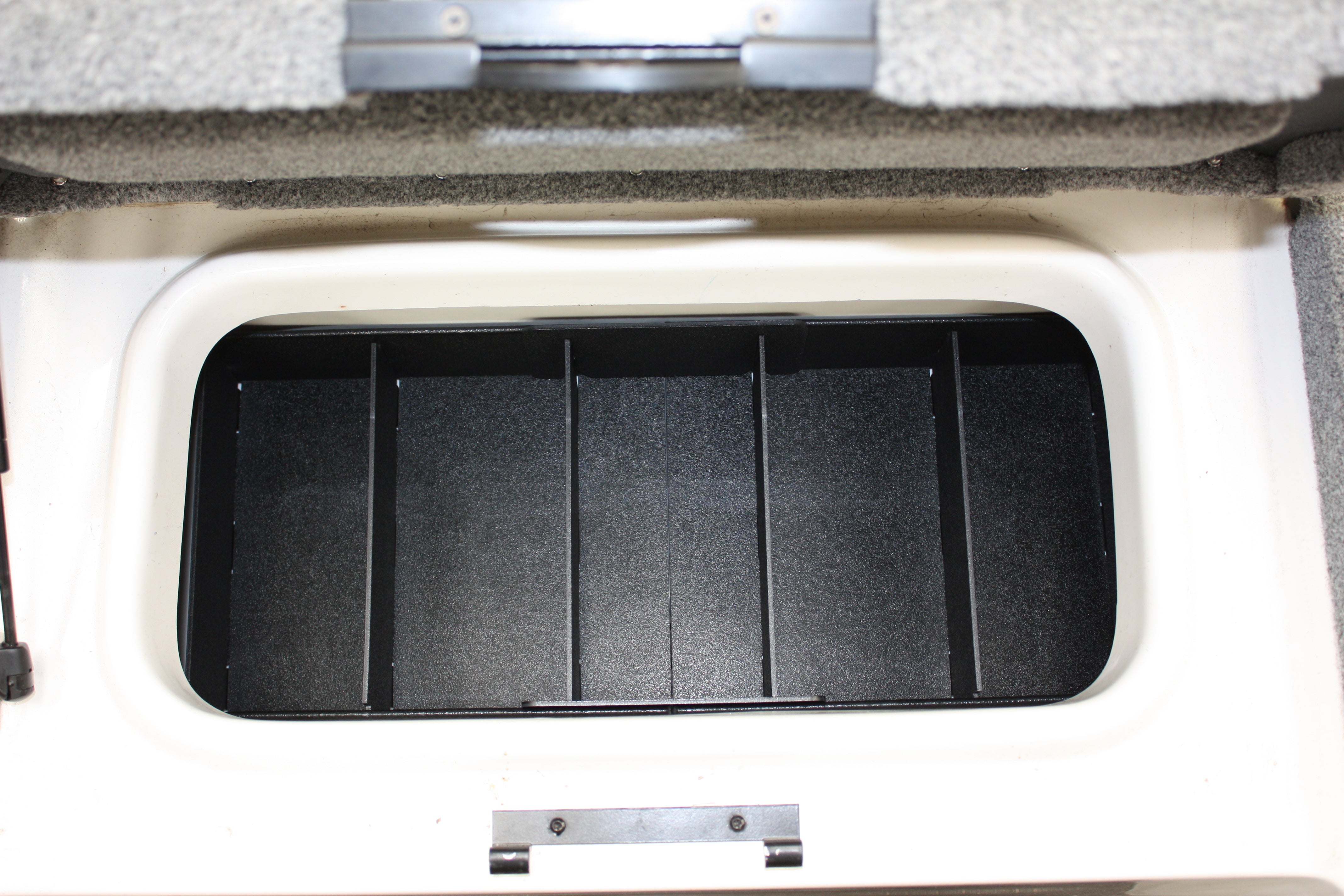 NPDSK0031 Skeeter® TZX190 / 2018 ZX 190 COOLER COMPARTMENT