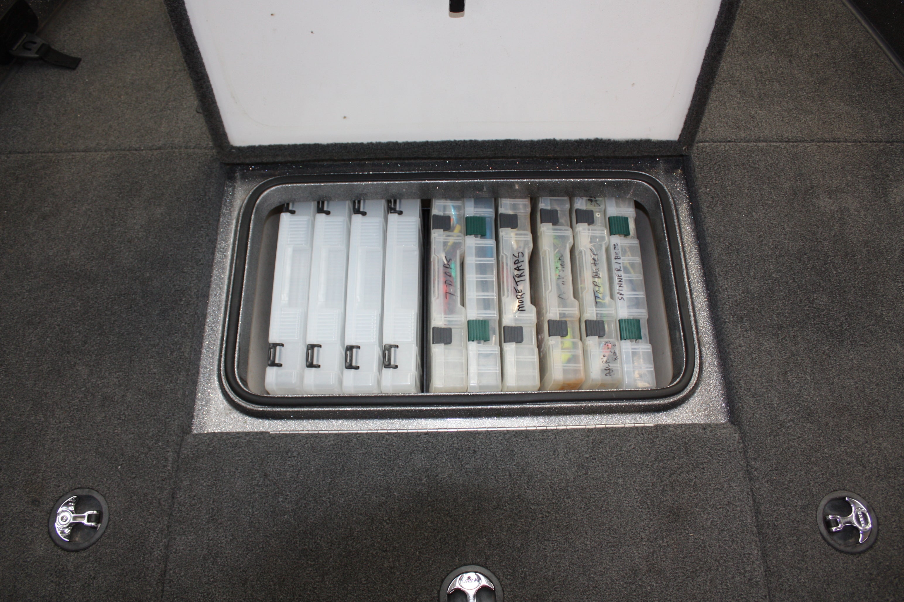 NPDRANG0010 Ranger® 2008 Ranger® 188VX / 2003 Ranger® 185 VS COMPARTMENT 1