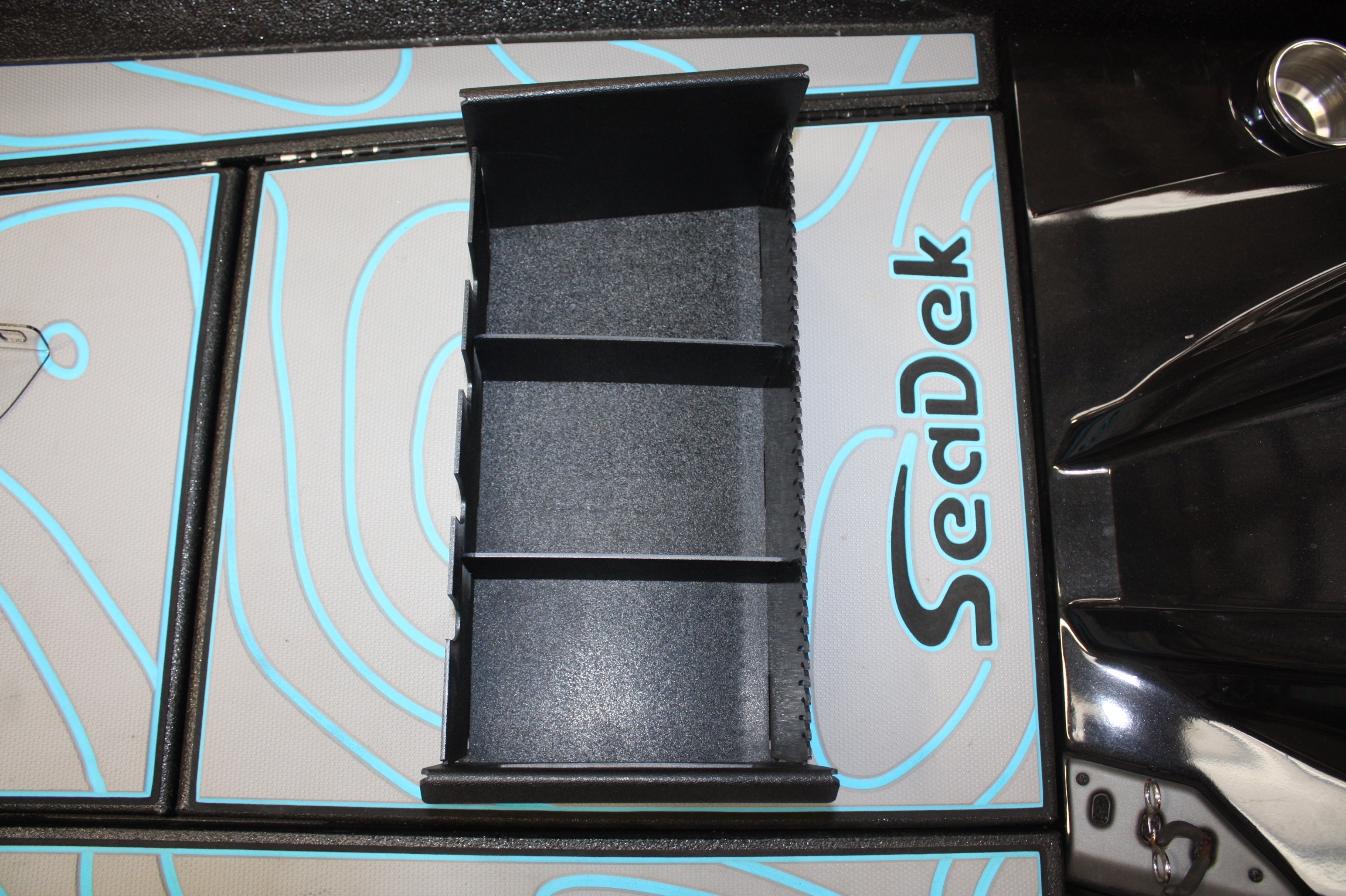 NPDX0010 XPRESS X21 DAY STARBOARD COMPARTMENTS