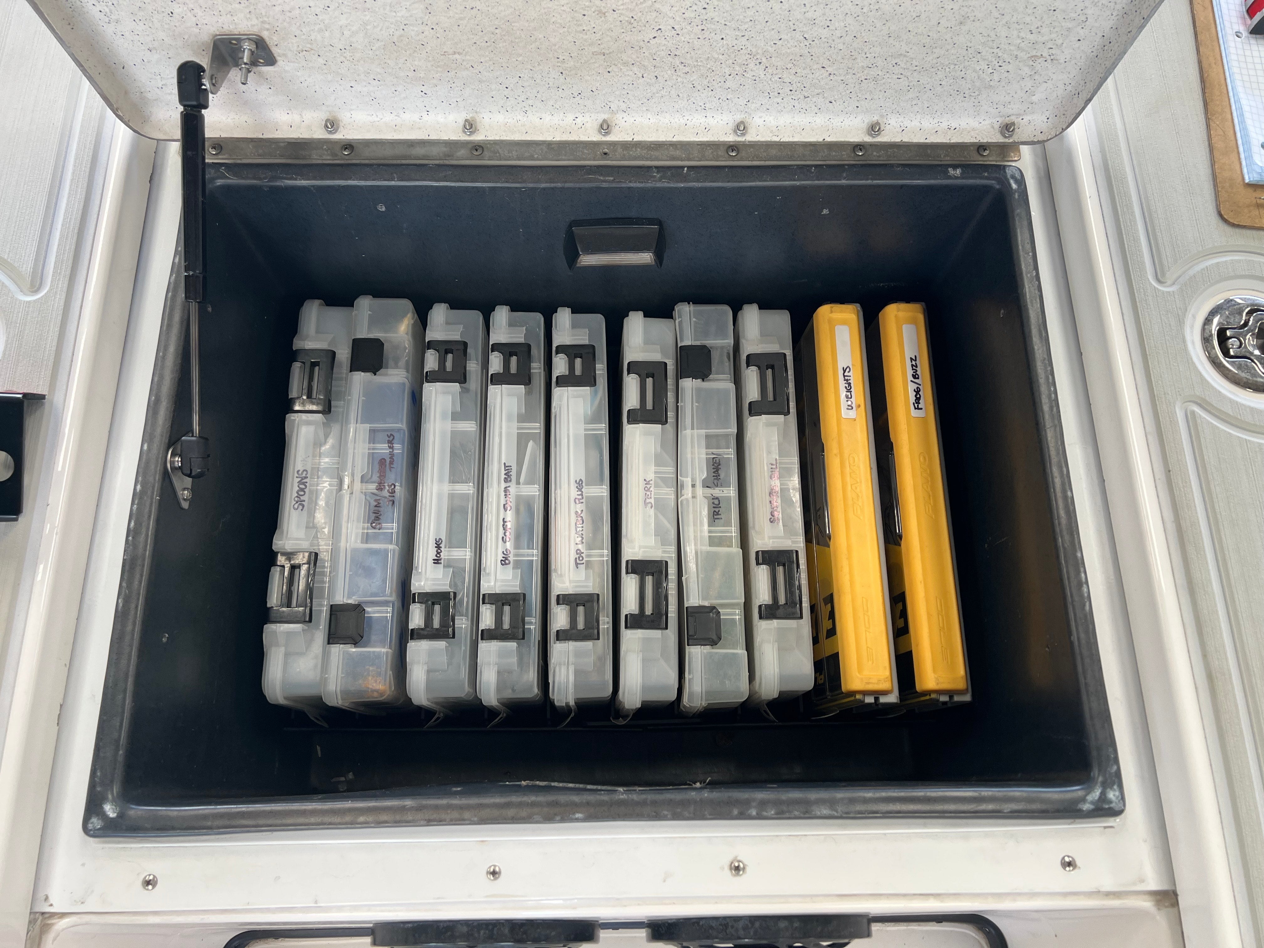 NPDSK0074 Skeeter® 2000 SKEETER ZX202 COMPARTMENT 2