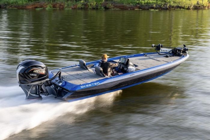 Skeeter ZXR19 bass boat accessories and storage solutions