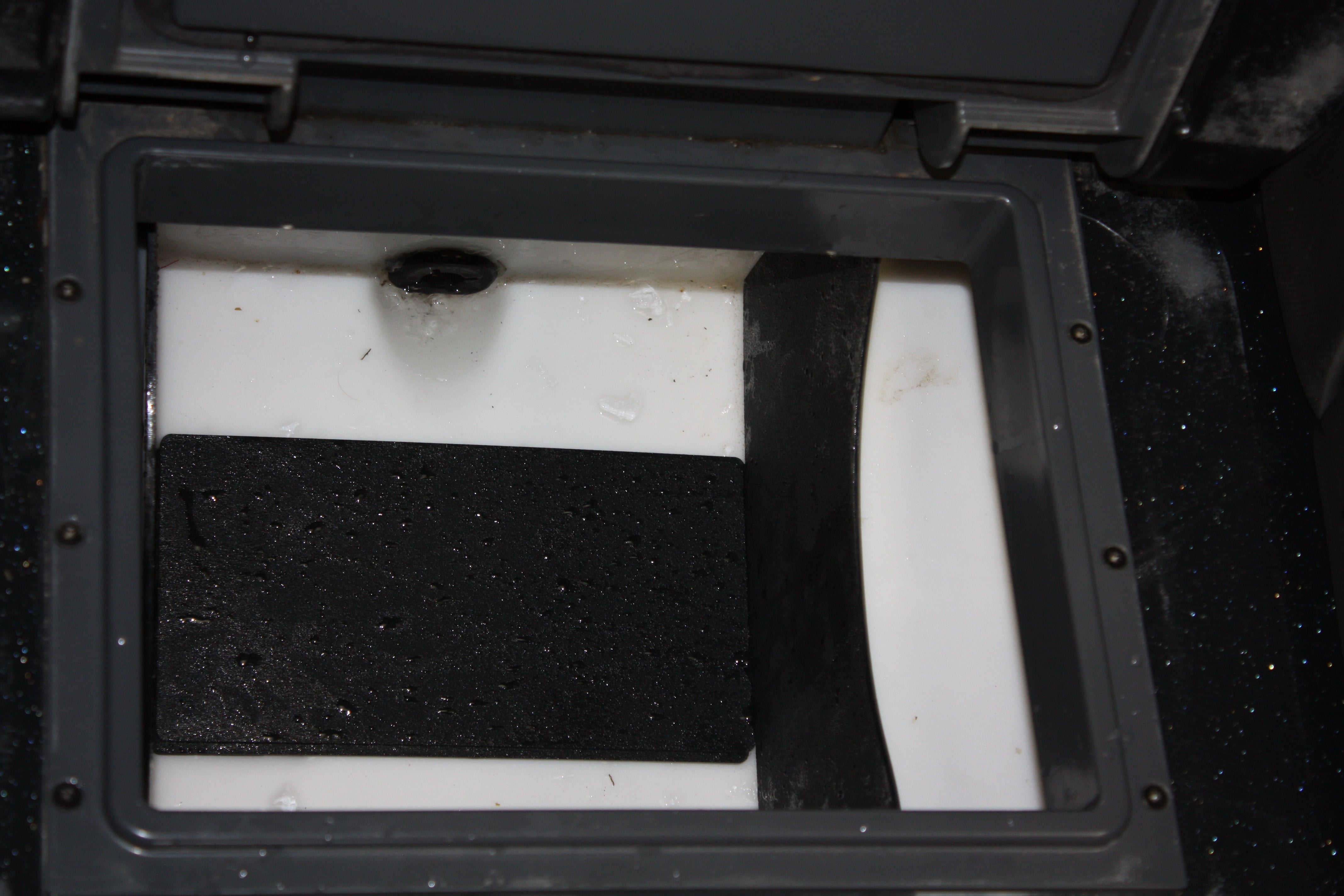 NPDSK0052 Skeeter® 2018-2023 ZX/ZXR/FXR COOLER DIVIDER