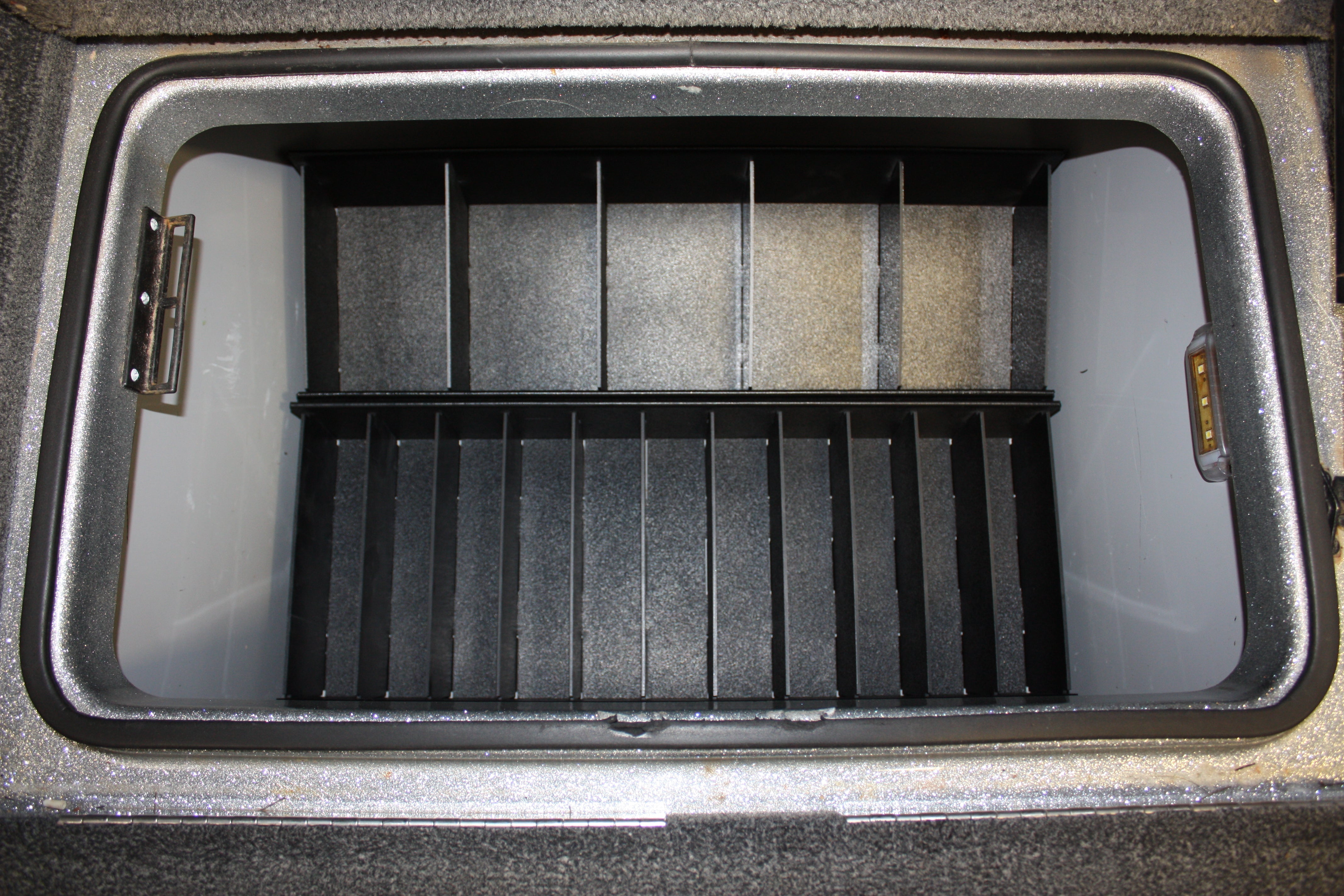 NPDTR0002 2012 TRITON 20XS FRONT CENTER COMPARTMENT