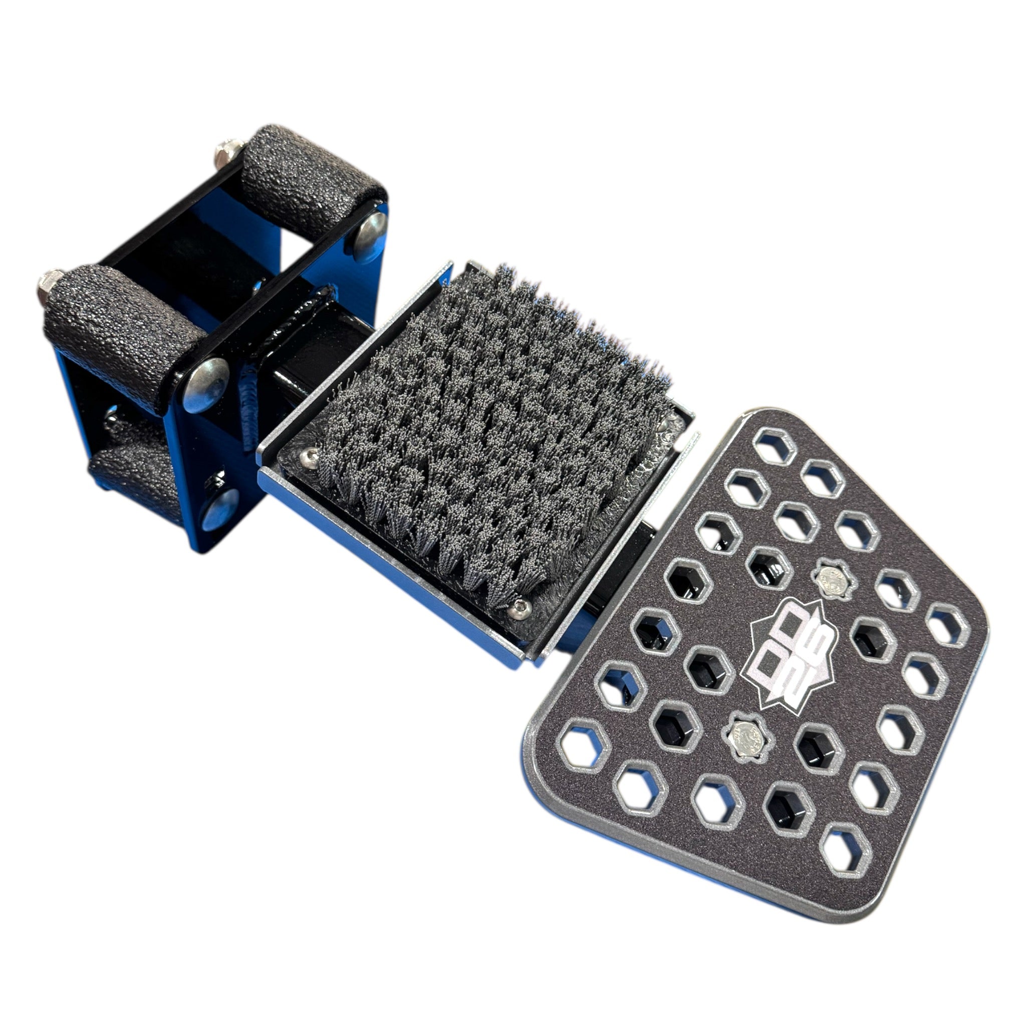 DD26 Fishing Access STEPXL with Mean Clean Kick Brush