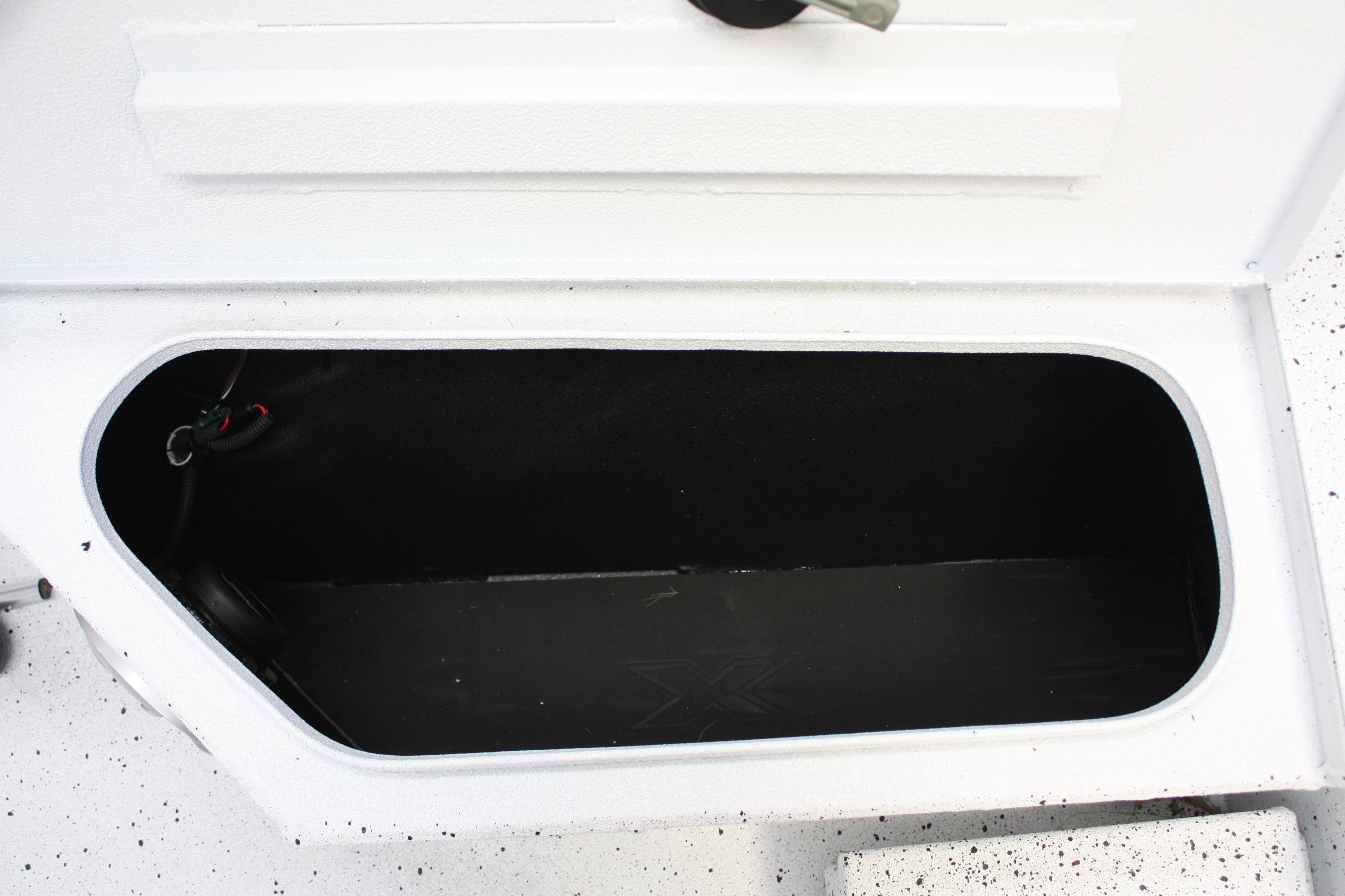 NPDX0017 XPRESS H 20 B DAY TRAY  PORT AND STARBOARD COMPARTMENTS