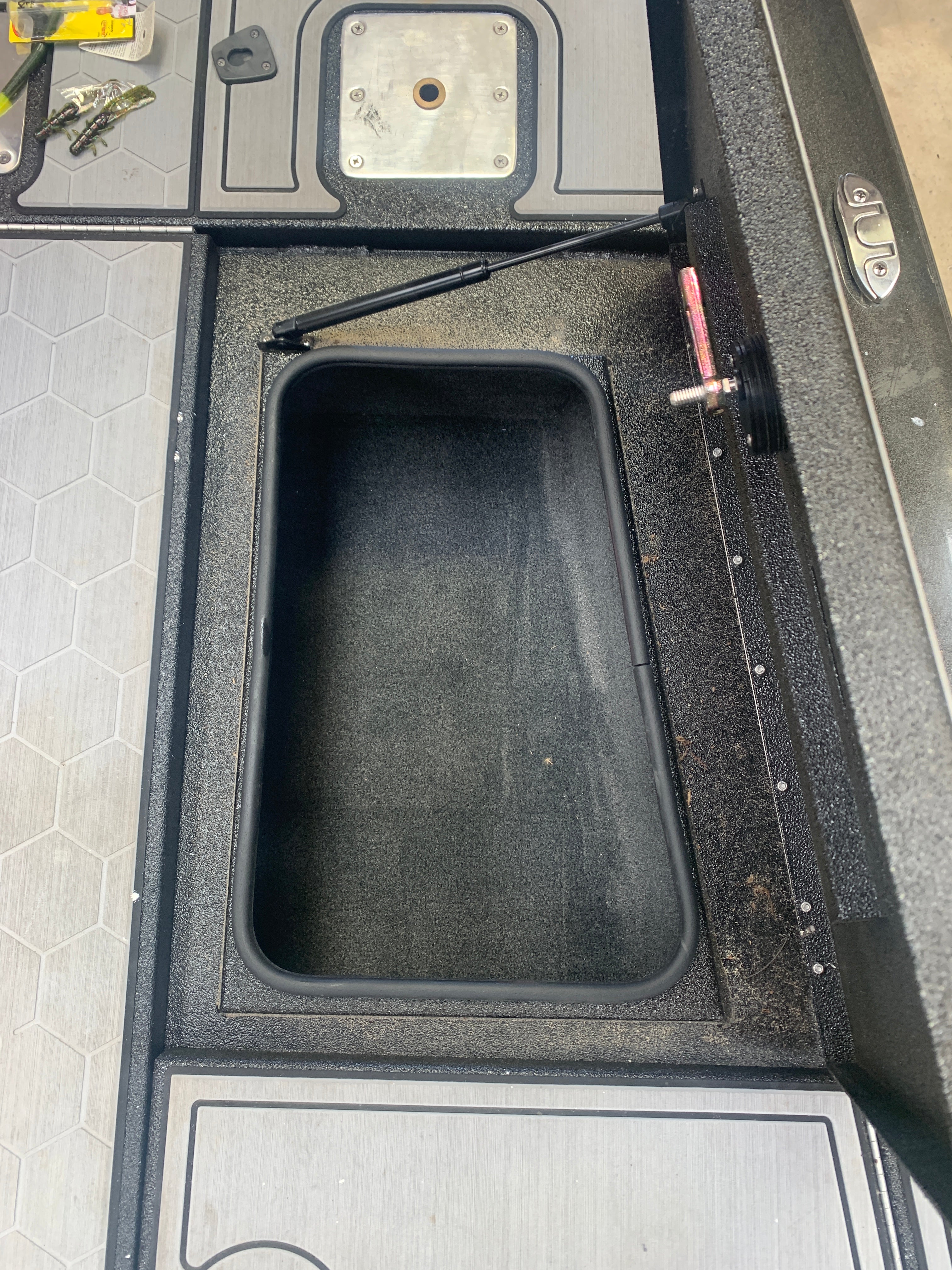 NPDAVD0002 AVID 2022 20XB STARBOARD STORAGE COMPARTMENT